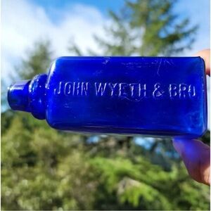 Antique JOHN WYETH & BRO
Cobalt Blue Glass Bottle 
Pharmacy Medicine